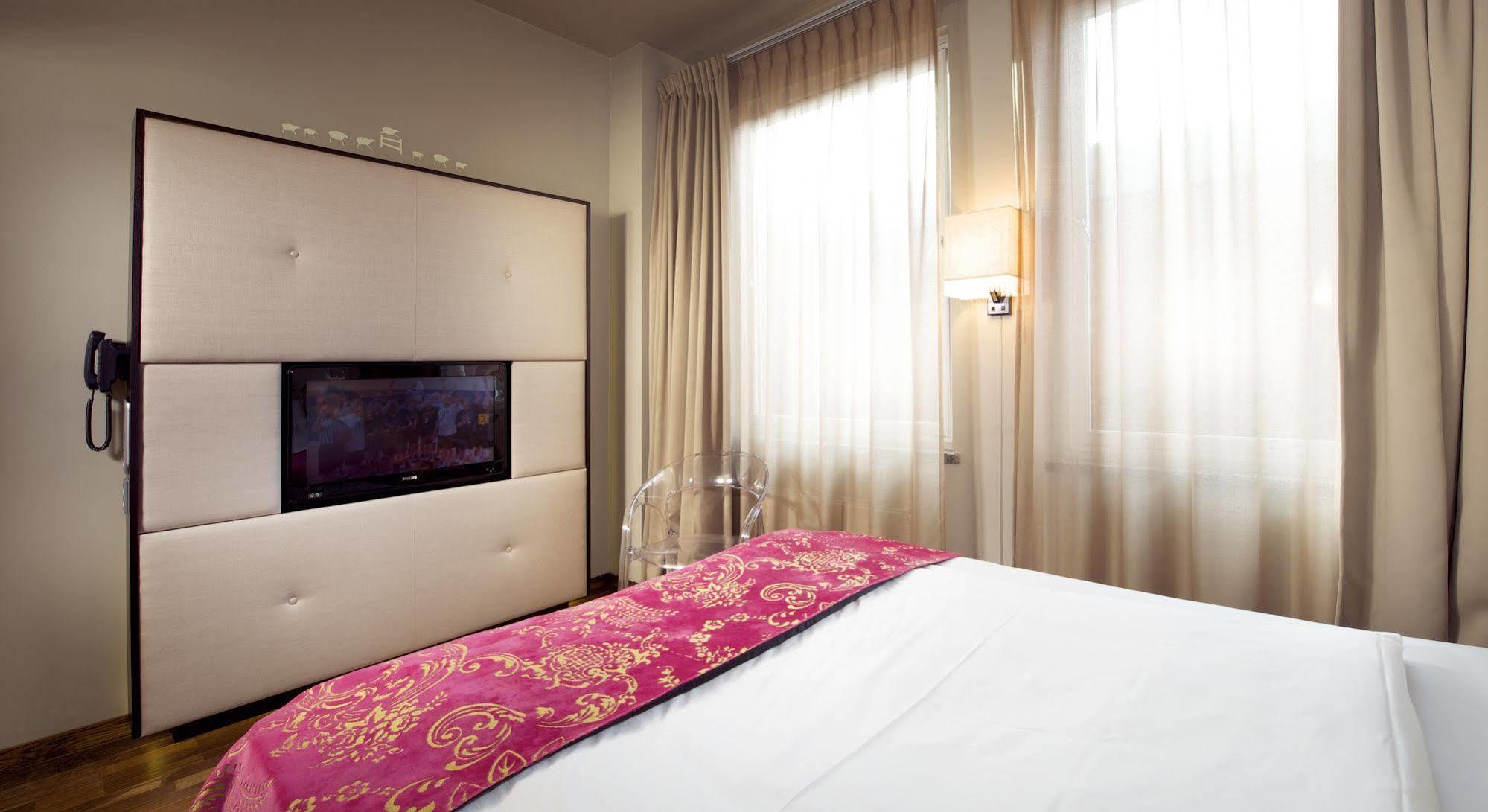 Home Hotel Folketeateret Oslo Kültér fotó